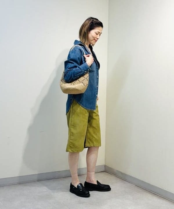 岩沢 珠代さんの「BEAMS WOMEN｜AK+1 / 8オンス ウォッシュド シャツ」を使ったコーディネート