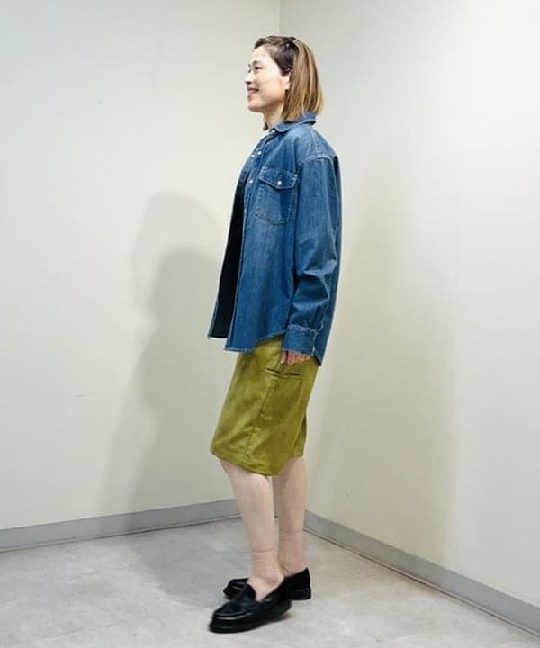 岩沢 珠代さんの「BEAMS WOMEN｜AK+1 / 8オンス ウォッシュド シャツ」を使ったコーディネート