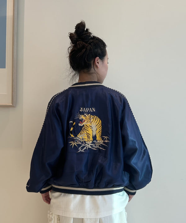 清水 彩乃さんの「BEAMS WOMEN｜【別注】テーラー東洋 / 50th 50％ スカジャン」を使ったコーディネート