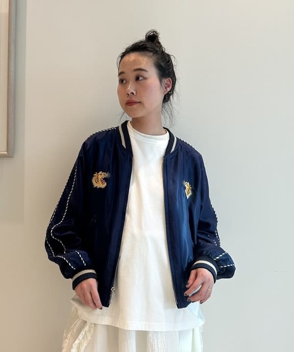 清水 彩乃さんの「BEAMS WOMEN｜【別注】テーラー東洋 / 50th 50％ スカジャン」を使ったコーディネート