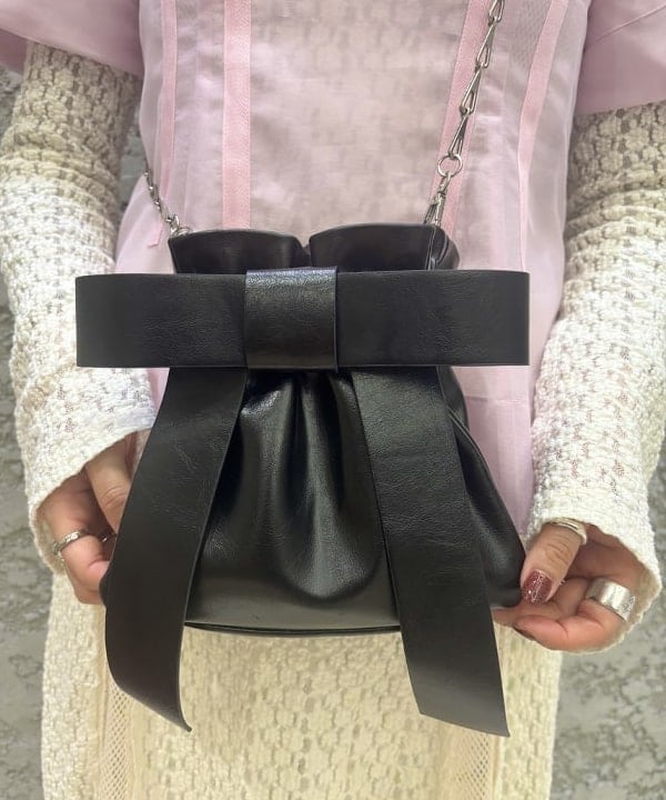 マツモト アカネさんの「BEAMS WOMEN｜【別注】Chika Kisada / ショートスリーブ ブラウス」を使ったコーディネート