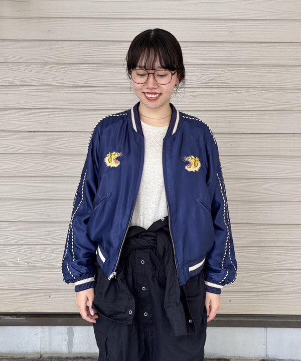 チナツさんの「BEAMS WOMEN｜【別注】テーラー東洋 / 50th 50％ スカジャン」を使ったコーディネート