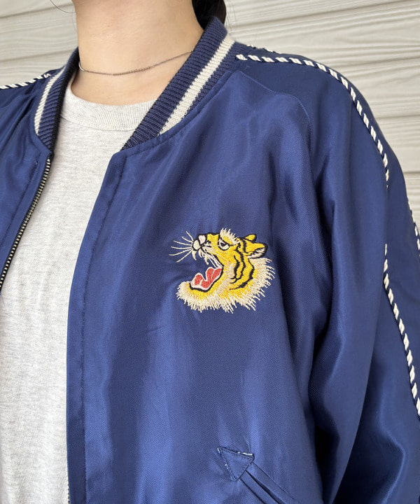 チナツさんの「BEAMS WOMEN｜【別注】テーラー東洋 / 50th 50％ スカジャン」を使ったコーディネート