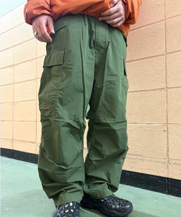 川端 大翔さんの「BEAMS WOMEN｜BEAMS / ビッグ 6ポケット カーゴパンツ」を使ったコーディネート