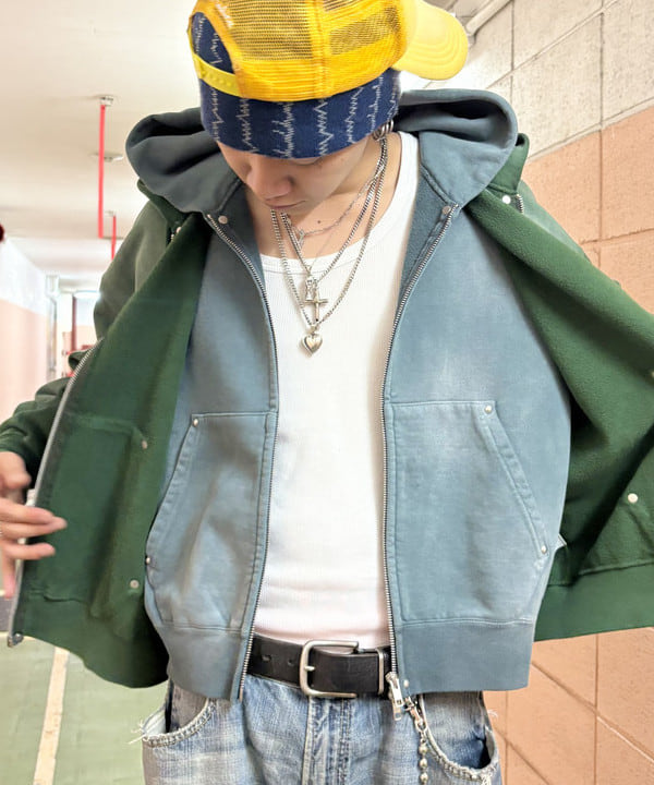 岡安 優馬さんの「BEAMS WOMEN｜フェード リベット フルジップアップ フーディ 【ワイドショートフィット】」を使ったコーディネート