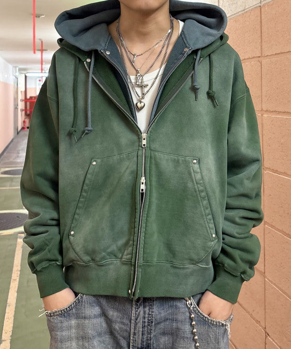 岡安 優馬さんの「BEAMS WOMEN｜フェード リベット フルジップアップ フーディ 【ワイドショートフィット】」を使ったコーディネート