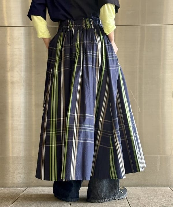 みりさんの「ボーイ ビッグ タータン スカート」を使ったコーディネート