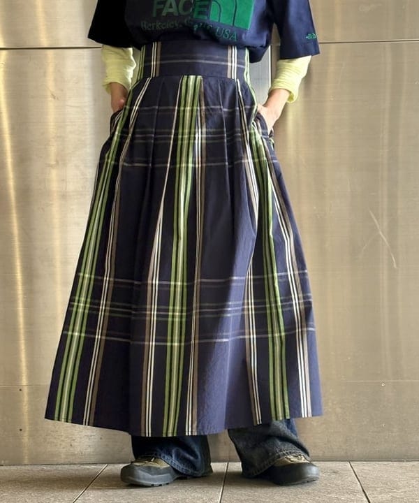 みりさんの「ボーイ ビッグ タータン スカート」を使ったコーディネート