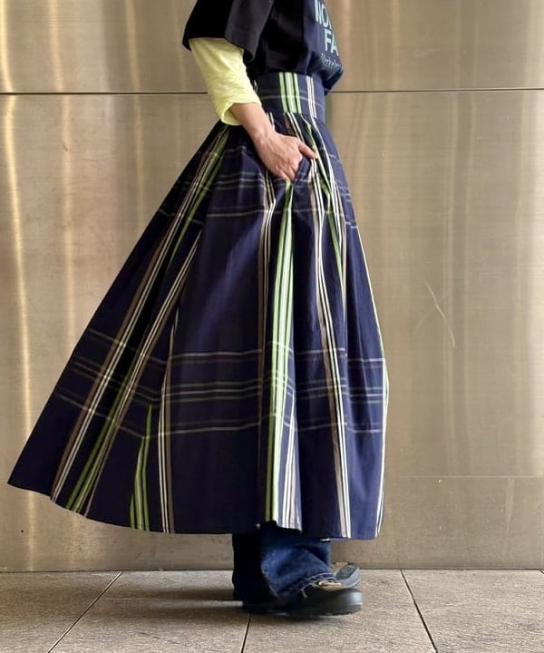 みりさんの「ボーイ ビッグ タータン スカート」を使ったコーディネート