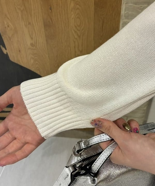 中平 あみさんの「BEAMS WOMEN｜コットンシルク Vネック プルオーバー」を使ったコーディネート