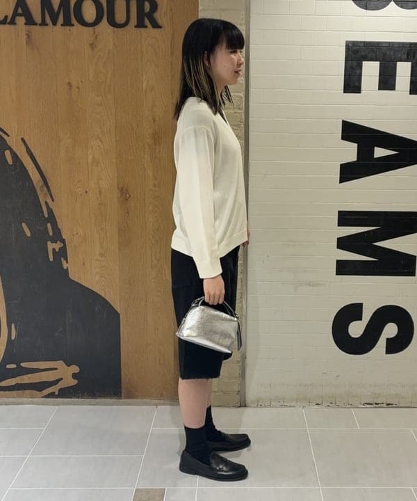 中平 あみさんの「BEAMS WOMEN｜コットンシルク Vネック プルオーバー」を使ったコーディネート