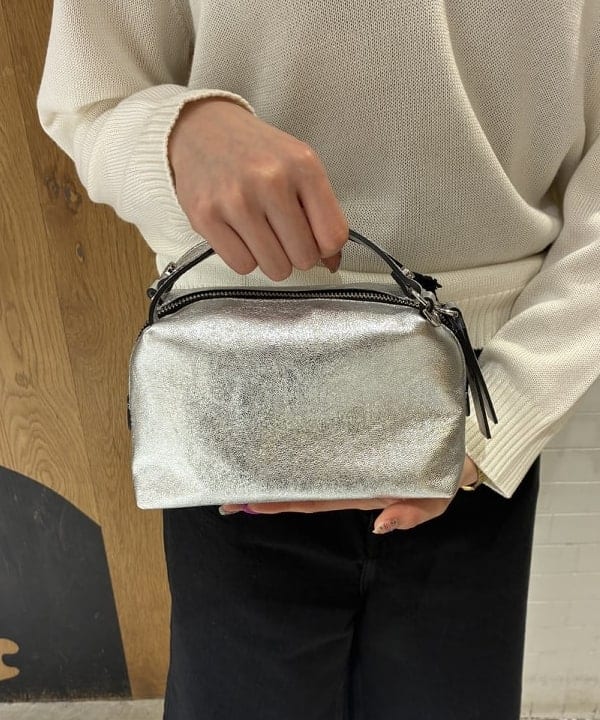 中平 あみさんの「BEAMS WOMEN｜コットンシルク Vネック プルオーバー」を使ったコーディネート