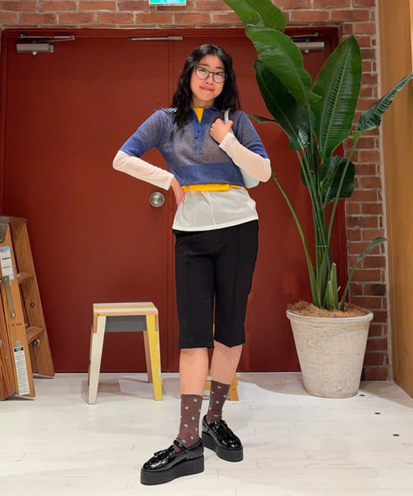 タイトなシアーニットで叶える、ミニマルなヘルシーバランス