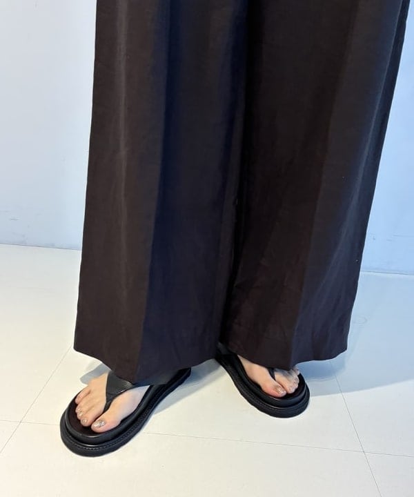 SAKAIさんの「BEAMS WOMEN｜【別注】スタイリスト佐藤佳菜子 &times; SLOANE / ウール混 クルーネック  Tシャツ」を使ったコーディネート