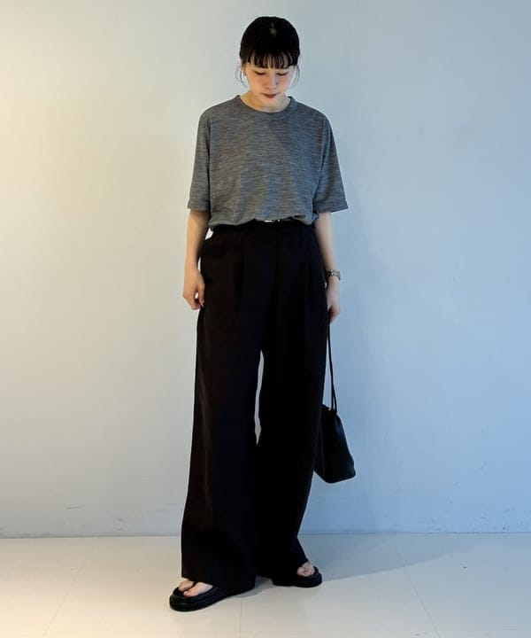 SAKAIさんの「BEAMS WOMEN｜【別注】スタイリスト佐藤佳菜子 &times; SLOANE / ウール混 クルーネック  Tシャツ」を使ったコーディネート