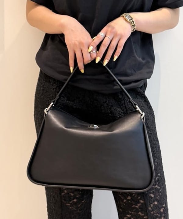 松本 佳菜子さんの「BEAMS WOMEN｜【別注】DANTON / インナー Tシャツ」を使ったコーディネート