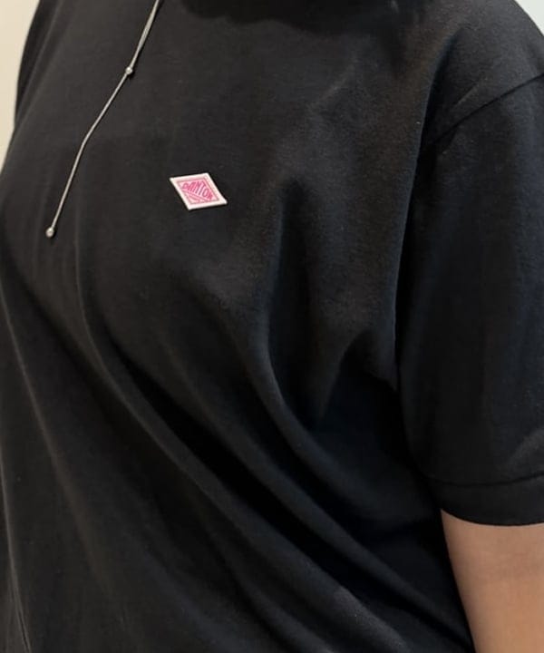 松本 佳菜子さんの「BEAMS WOMEN｜【別注】DANTON / インナー Tシャツ」を使ったコーディネート