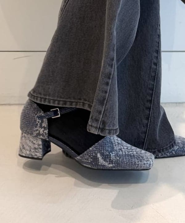 松本 佳菜子さんの「BEAMS WOMEN｜デニム フレア パンツ」を使ったコーディネート