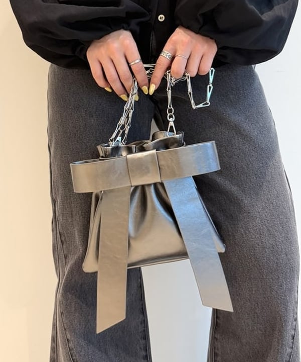 松本 佳菜子さんの「BEAMS WOMEN｜デニム フレア パンツ」を使ったコーディネート