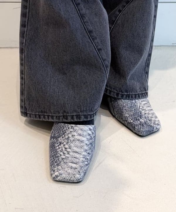 松本 佳菜子さんの「BEAMS WOMEN｜デニム フレア パンツ」を使ったコーディネート