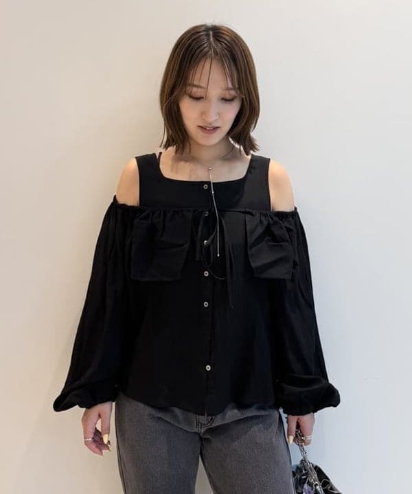 松本 佳菜子さんの「BEAMS WOMEN｜デニム フレア パンツ」を使ったコーディネート