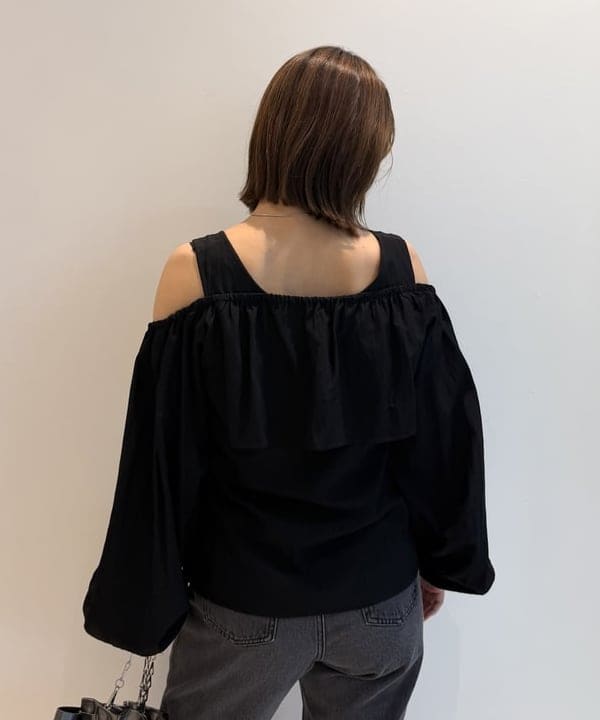 松本 佳菜子さんの「BEAMS WOMEN｜デニム フレア パンツ」を使ったコーディネート