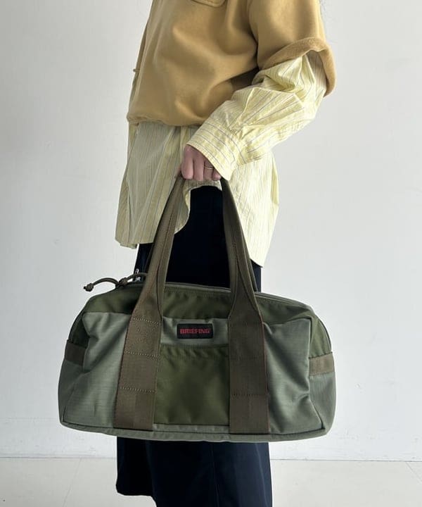 清水 彩乃さんの「BEAMS WOMEN｜ドビー ストライプ ビッグ BDシャツ ＜定番 / オンオフ兼用＞」を使ったコーディネート