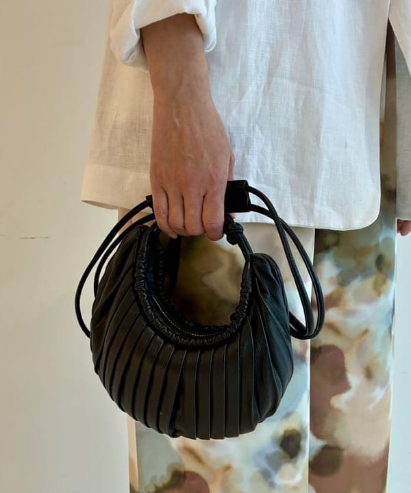 松元 晴佳さんの「BEAMS WOMEN｜【別注】NEBULONI E. / カットワーク サンダル」を使ったコーディネート