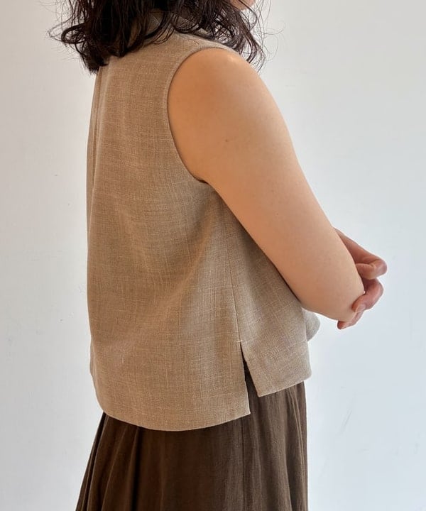 松元 晴佳さんの「BEAMS WOMEN｜ISOLATION / カーブ パーム バングル イエローゴールド」を使ったコーディネート