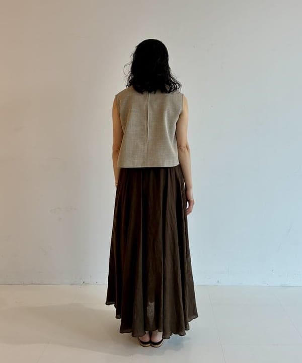 松元 晴佳さんの「BEAMS WOMEN｜ISOLATION / カーブ パーム バングル イエローゴールド」を使ったコーディネート