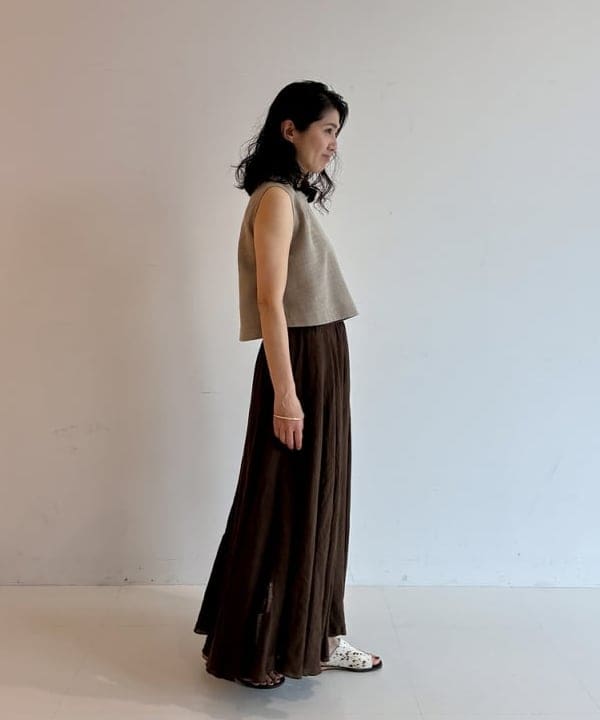 松元 晴佳さんの「BEAMS WOMEN｜ISOLATION / カーブ パーム バングル イエローゴールド」を使ったコーディネート