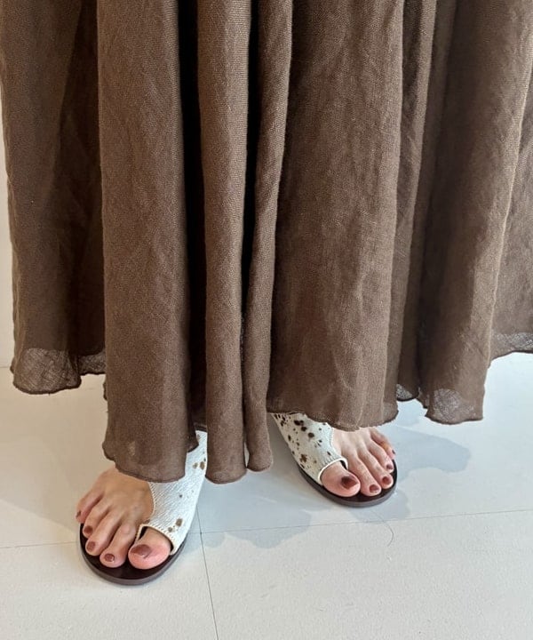 松元 晴佳さんの「BEAMS WOMEN｜ISOLATION / カーブ パーム バングル イエローゴールド」を使ったコーディネート