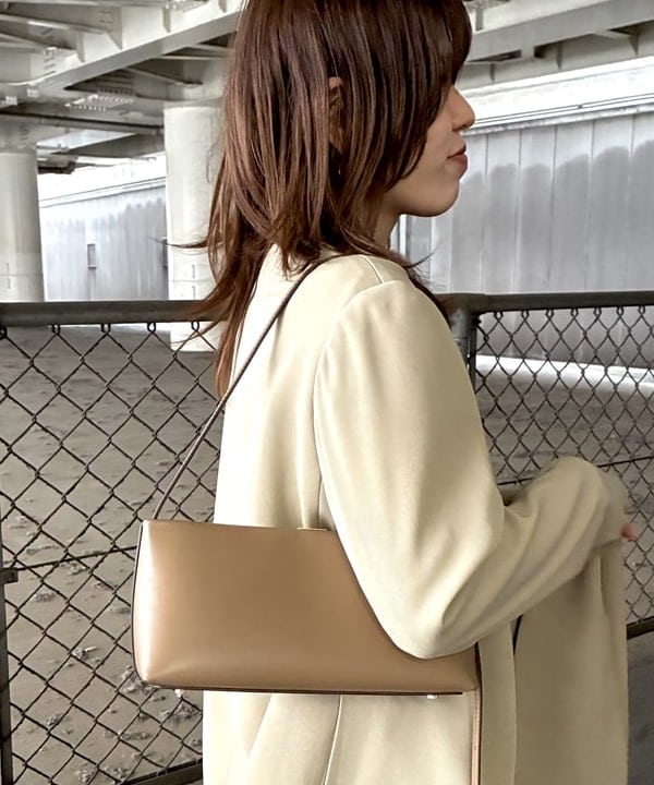 岡 妃呂美さんの「BEAMS WOMEN｜ドライカルゼ ベルテッド ジャケット」を使ったコーディネート