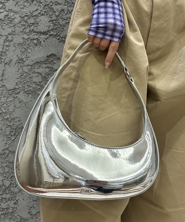 ササキさんの「BEAMS WOMEN｜2タック カーブ バレル チノパンツ」を使ったコーディネート