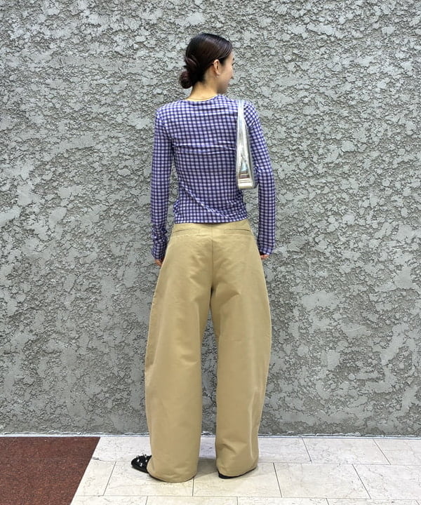 ササキさんの「BEAMS WOMEN｜2タック カーブ バレル チノパンツ」を使ったコーディネート