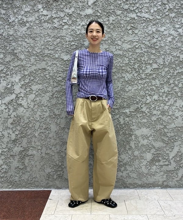 ササキさんの「BEAMS WOMEN｜2タック カーブ バレル チノパンツ」を使ったコーディネート