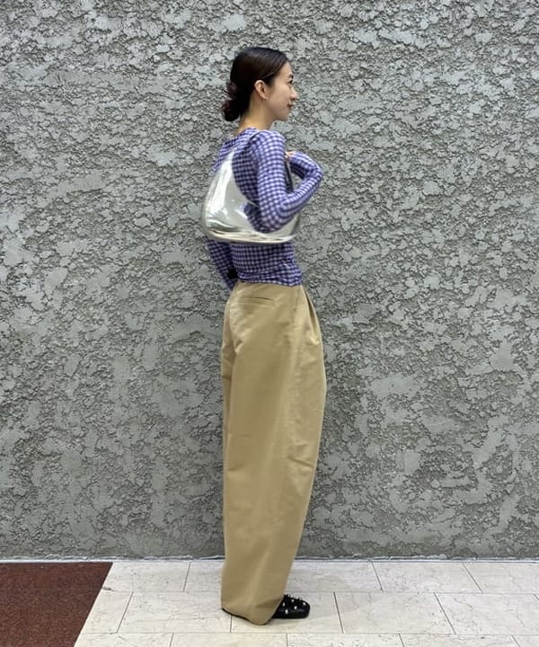 ササキさんの「BEAMS WOMEN｜2タック カーブ バレル チノパンツ」を使ったコーディネート