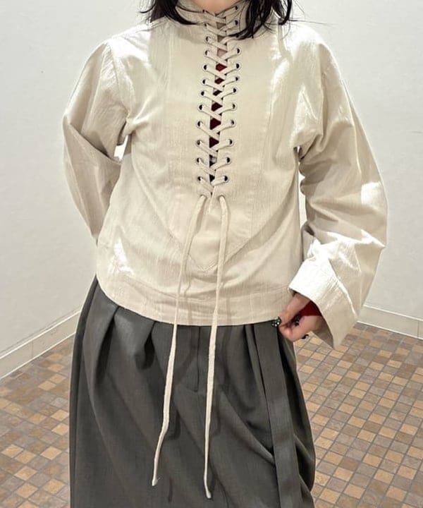 須賀さんの「BEAMS WOMEN｜ベルテッド コクーン スカート」を使ったコーディネート