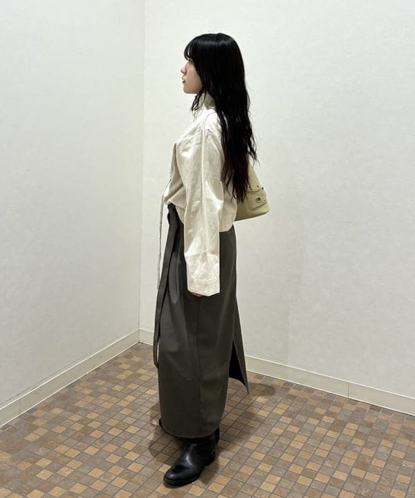 須賀さんの「BEAMS WOMEN｜ベルテッド コクーン スカート」を使ったコーディネート