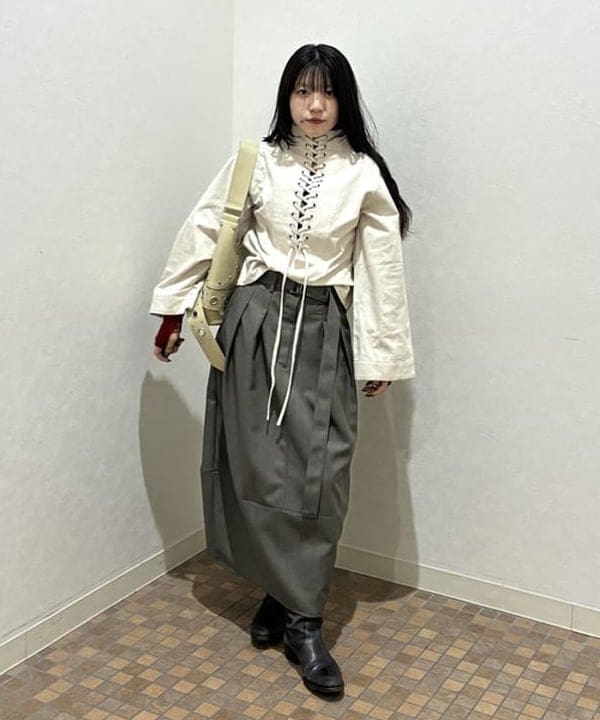 須賀さんの「BEAMS WOMEN｜ベルテッド コクーン スカート」を使ったコーディネート
