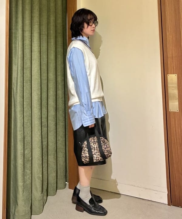 みやさかさんの「BEAMS WOMEN｜【別注】LACOSTE / ストライプ シャツ」を使ったコーディネート