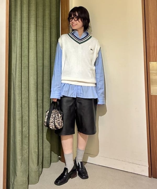 みやさかさんの「BEAMS WOMEN｜【別注】LACOSTE / ストライプ シャツ」を使ったコーディネート