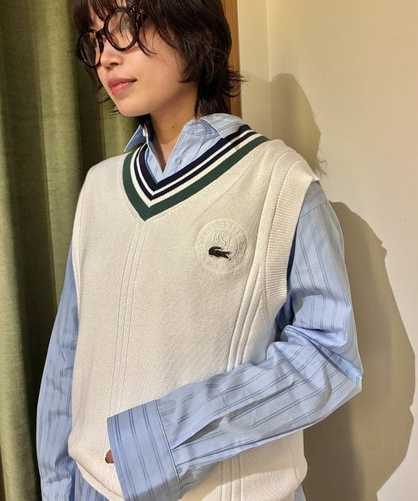 みやさかさんの「BEAMS WOMEN｜【別注】LACOSTE / ストライプ シャツ」を使ったコーディネート