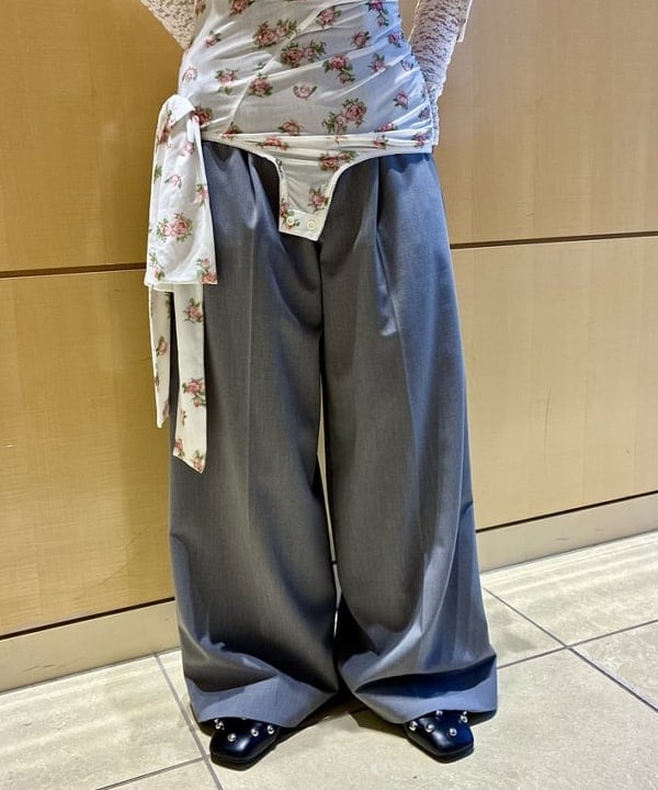 ヒカリさんの「BEAMS WOMEN｜バックスリット ワイド パンツ」を使ったコーディネート