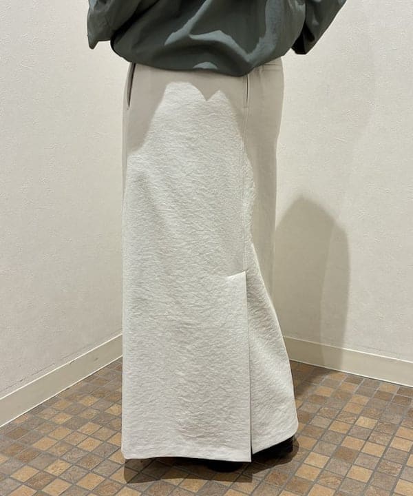 篠崎 香月さんの「BEAMS WOMEN｜AK+1 / フロント 切り替え スカート」を使ったコーディネート