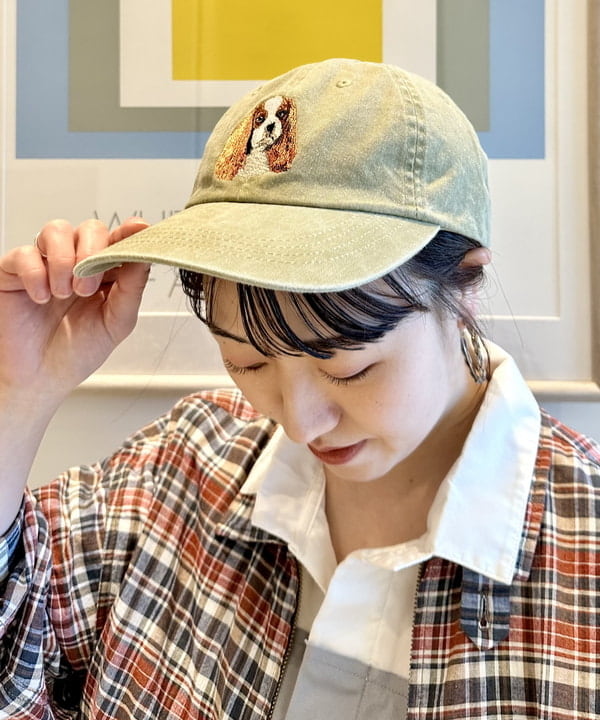 イシイ サオリさんの「BEAMS WOMEN｜ボーイ ドッグ エンブロイダリー チノ」を使ったコーディネート