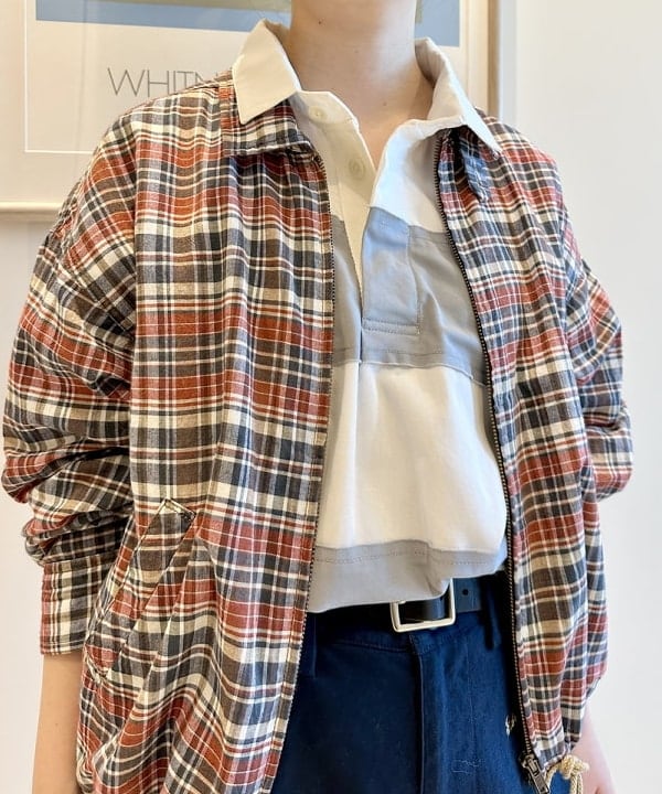 イシイ サオリさんの「BEAMS WOMEN｜ボーイ ドッグ エンブロイダリー チノ」を使ったコーディネート