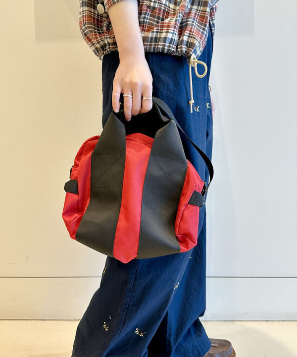 イシイ サオリさんの「BEAMS WOMEN｜ボーイ ドッグ エンブロイダリー チノ」を使ったコーディネート