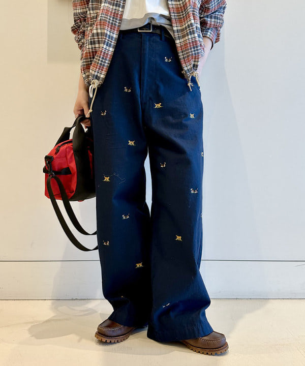 イシイ サオリさんの「BEAMS WOMEN｜ボーイ ドッグ エンブロイダリー チノ」を使ったコーディネート