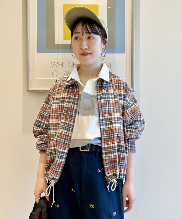 イシイ サオリさんの「BEAMS WOMEN｜ボーイ ドッグ エンブロイダリー チノ」を使ったコーディネート